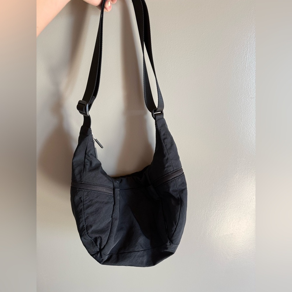 Lululemon Slouchy Sling Bag 6L - Picture 3 of 3